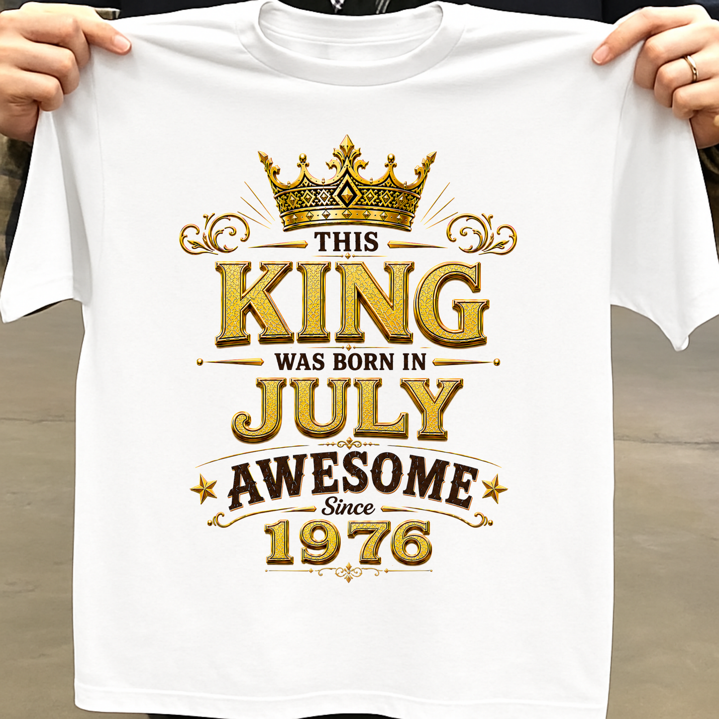 THIS KING WAS BORN IN JULY, AWESOME SINCE 1976 CLASSIC T-SHIRT