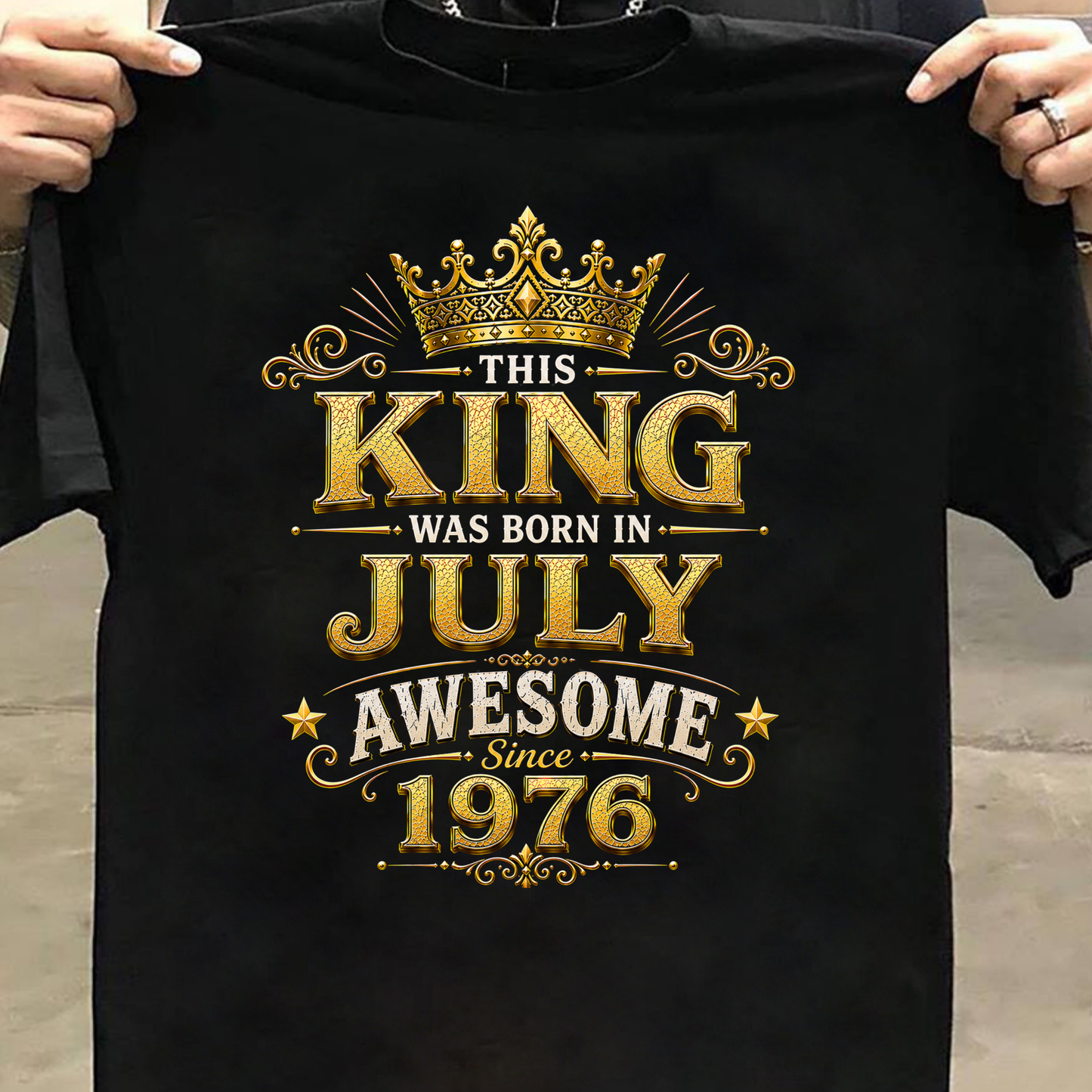 THIS KING WAS BORN IN JULY, AWESOME SINCE 1976 CLASSIC T-SHIRT