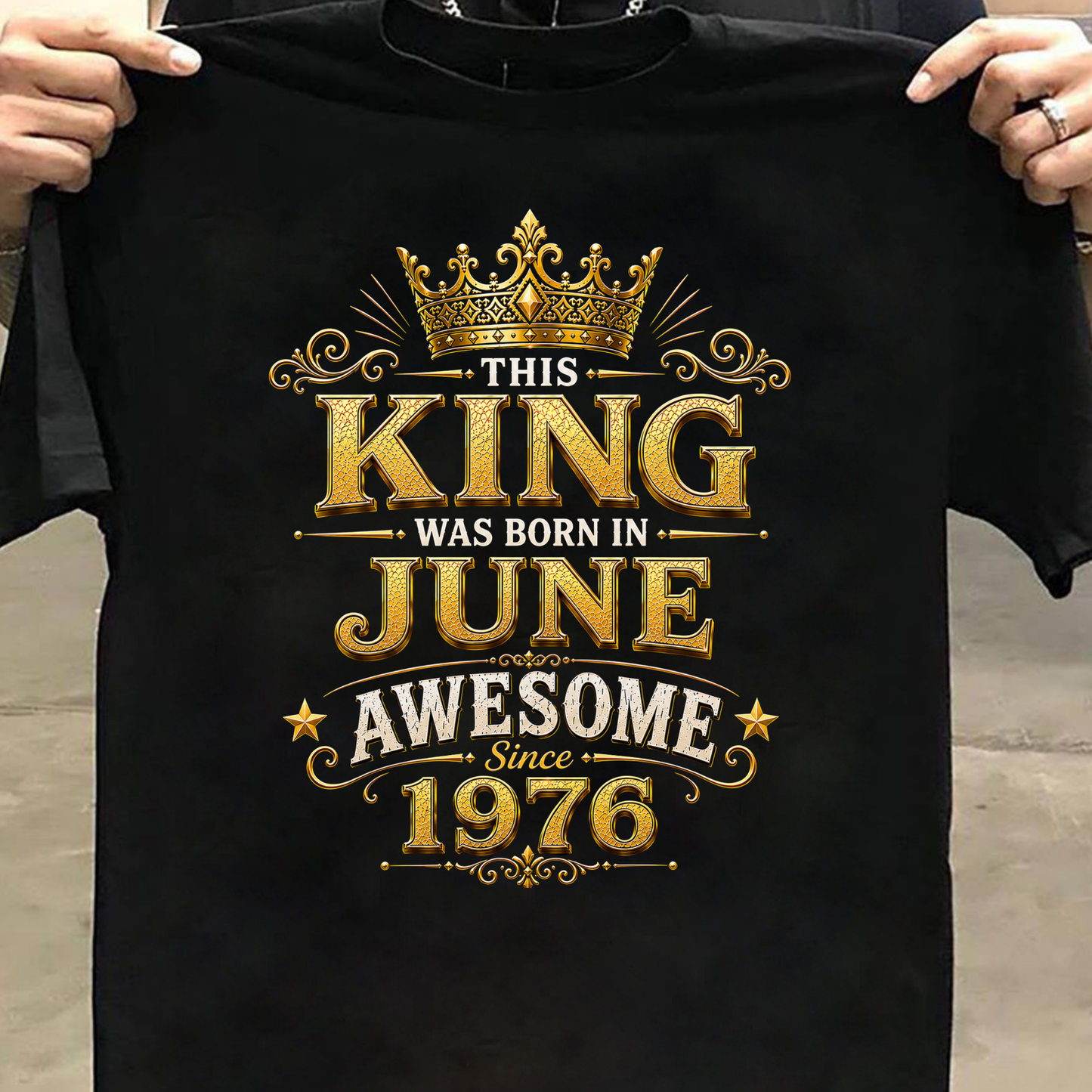 THIS KING WAS BORN IN JUNE, AWESOME SINCE 1976 CLASSIC T-SHIRT